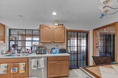 Located on a corner lot in a well-established Deltona - photo 5