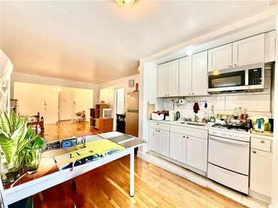 Gorgeous studio COOP apartment in Madison area on 1st floor - photo 3