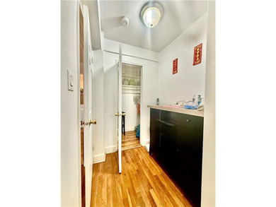 Gorgeous studio COOP apartment in Madison area on 1st floor - photo 6