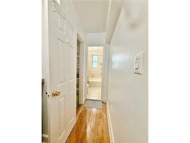 Gorgeous studio COOP apartment in Madison area on 1st floor - photo 8