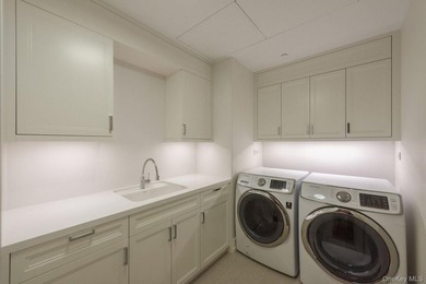 Turnkey 4-Bedroom Residence in a Boutique Upper East Side - photo 15