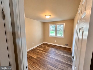 Beautifully renovated split-level home offering a move-in-ready - photo 32
