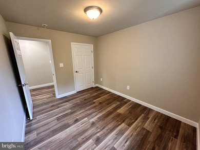 Beautifully renovated split-level home offering a move-in-ready - photo 33