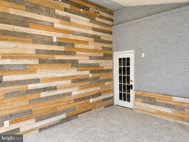 Beautifully renovated split-level home offering a move-in-ready - photo 34