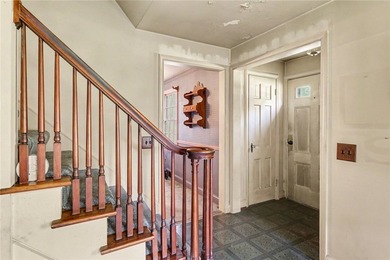 Welcome to 29 Pake Lane! This charming Colonial home offers an - photo 2
