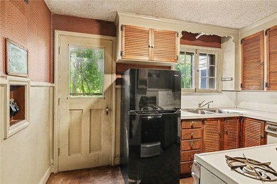 Welcome to 29 Pake Lane! This charming Colonial home offers an - photo 9