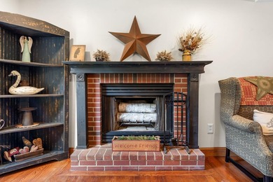 Welcome to this beautifully maintained Colonial located in the - photo 9