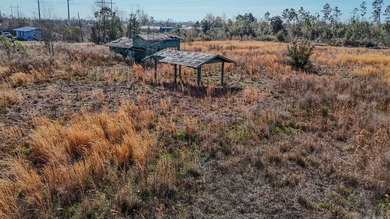 Vacant residential parcel located at the end of a dead-end road - photo 2