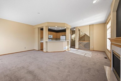 Desirable end unit in great Eagle Trace neighborhood. 2 car - photo 12