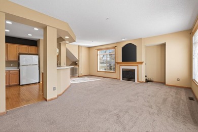 Desirable end unit in great Eagle Trace neighborhood. 2 car - photo 13