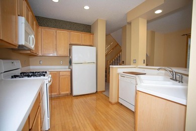 Desirable end unit in great Eagle Trace neighborhood. 2 car - photo 15