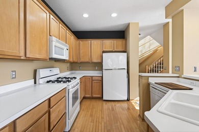 Desirable end unit in great Eagle Trace neighborhood. 2 car - photo 16