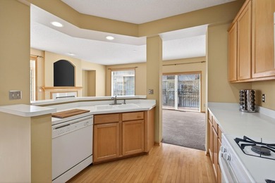 Desirable end unit in great Eagle Trace neighborhood. 2 car - photo 17
