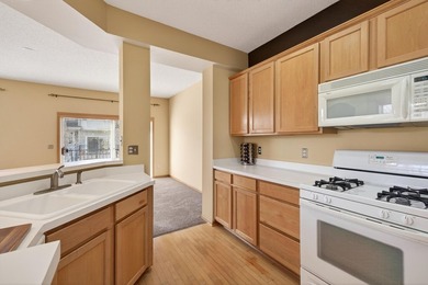 Desirable end unit in great Eagle Trace neighborhood. 2 car - photo 19