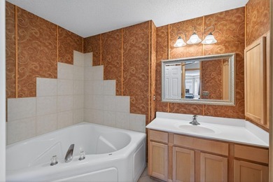 Desirable end unit in great Eagle Trace neighborhood. 2 car - photo 27
