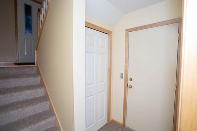 Desirable end unit in great Eagle Trace neighborhood. 2 car - photo 32