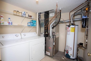 Desirable end unit in great Eagle Trace neighborhood. 2 car - photo 33