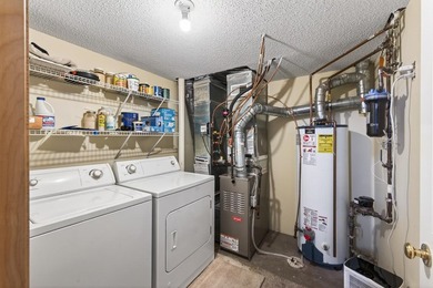 Desirable end unit in great Eagle Trace neighborhood. 2 car - photo 34
