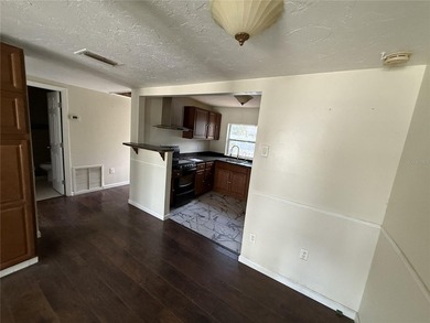 Discover the possibilities with this charming 2-bedroom, 2-bath - photo 3