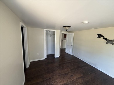 Discover the possibilities with this charming 2-bedroom, 2-bath - photo 8