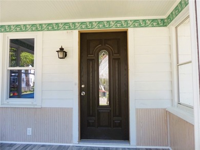 Charming three-bedroom Colonial filled with timeless character - photo 2