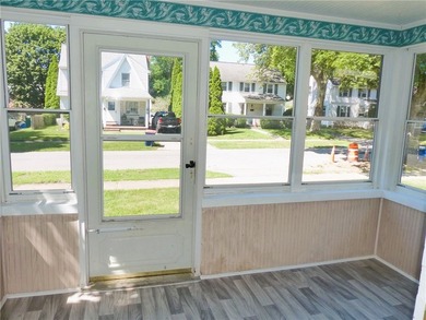 Charming three-bedroom Colonial filled with timeless character - photo 3