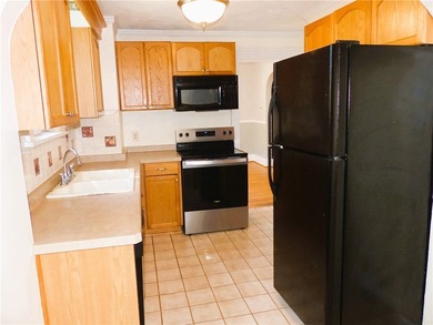 Charming three-bedroom Colonial filled with timeless character - photo 9