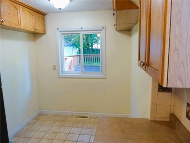 Charming three-bedroom Colonial filled with timeless character - photo 10
