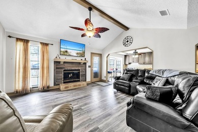 POOL HOME IN THE HEART OF NICEVILLE - ask about SELLER credit - photo 5