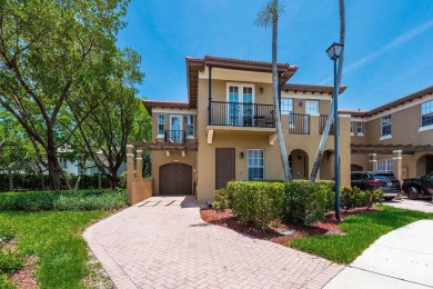 Lake Townhome/Townhouse For Sale in Coconut Creek, Florida