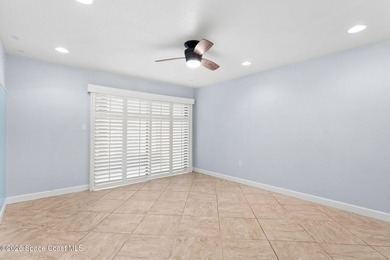 Beautiful Ground Floor 2 bedroom, 2 bath unit located in a - photo 12