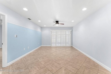 Beautiful Ground Floor 2 bedroom, 2 bath unit located in a - photo 13