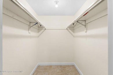 Beautiful Ground Floor 2 bedroom, 2 bath unit located in a - photo 19