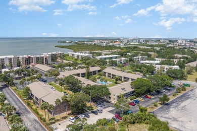 Beautiful Ground Floor 2 bedroom, 2 bath unit located in a - photo 33