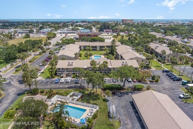 Beautiful Ground Floor 2 bedroom, 2 bath unit located in a - photo 36