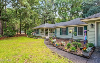 Private, spacious Royal Pines home with added rear porch and - photo 3