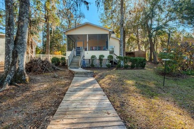 (One or more photos has been virtually staged) Lakefront Living - photo 6