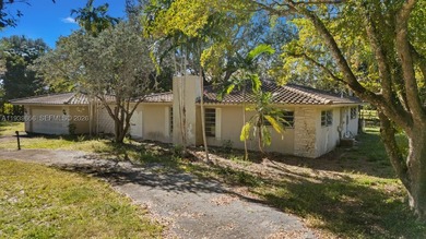 Own one of the largest lots in Pinecrest, spanning over 1.3 - photo 11