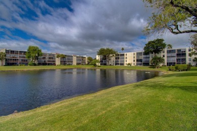 Lake Condo For Sale in Delray Beach, Florida