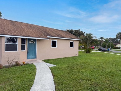 752 Orchid Dr is a 1-story Royal Palm Beach home, gives an open - photo 29