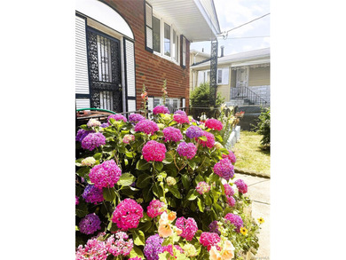 Welcome to your new home- a beautifully maintained and fully - photo 3