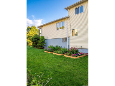 Welcome to your new home- a beautifully maintained and fully - photo 7
