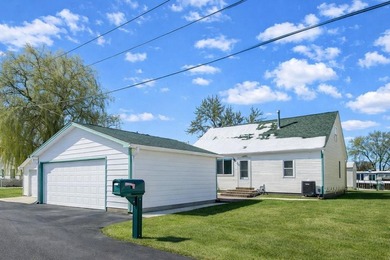 Chain O Lakes - Pistakee Lake Home For Sale in Spring Grove Illinois