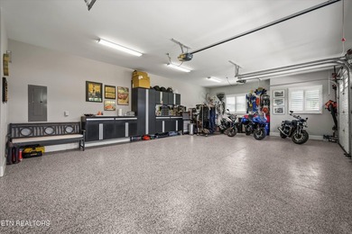 Welcome to an exceptional opportunity in Farragut's prestigious - photo 32