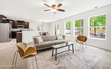 Turn Key 4 Bed 2.5 Bath home with a big yard in the desirable - photo 2