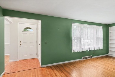 Welcome to 765 South Grosvenor, a lovingly cared-for 3-bedroom - photo 2