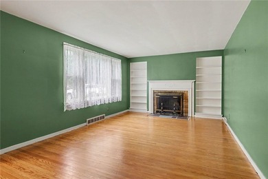 Welcome to 765 South Grosvenor, a lovingly cared-for 3-bedroom - photo 3