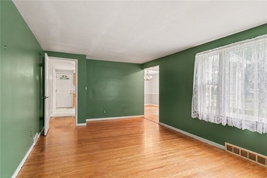Welcome to 765 South Grosvenor, a lovingly cared-for 3-bedroom - photo 4