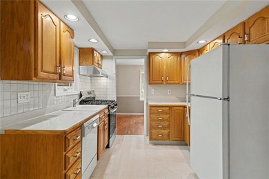 Welcome to 765 South Grosvenor, a lovingly cared-for 3-bedroom - photo 5