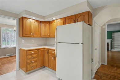 Welcome to 765 South Grosvenor, a lovingly cared-for 3-bedroom - photo 6